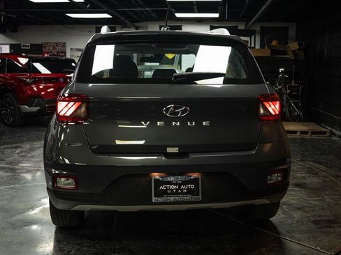 Used 2024 Hyundai Venue SEL FWD image 6