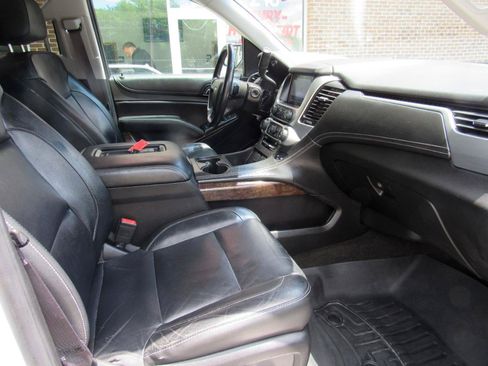 Used 2017 Chevrolet Suburban LT RWD image 29