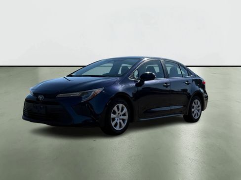 Used 2023 Toyota Corolla LE image 2