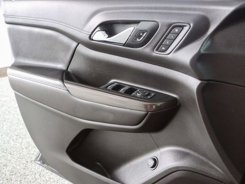 Used 2022 GMC Acadia SLT w/ Technology Package FWD image 22