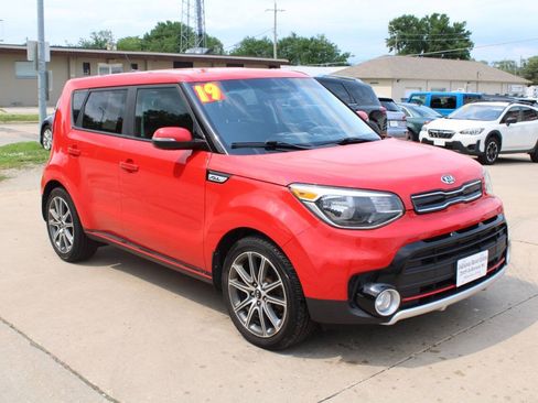 Used 2019 Kia Soul ! FWD image 2