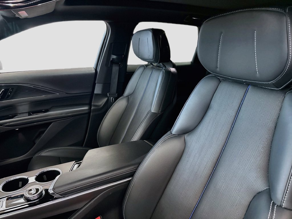 Used 2024 Cadillac Lyriq Luxury AWD/4WD image 23