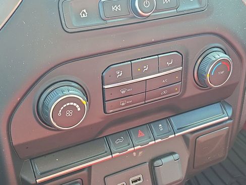 Used 2021 Chevrolet Silverado 2500 Custom w/ Custom Value Package image 21