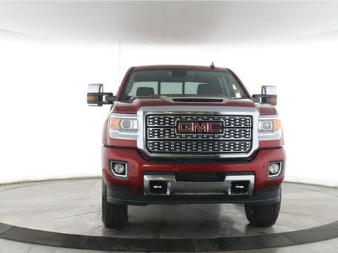 Used 2018 GMC Sierra 2500 Denali w/ Duramax Plus Package AWD/4WD image 12