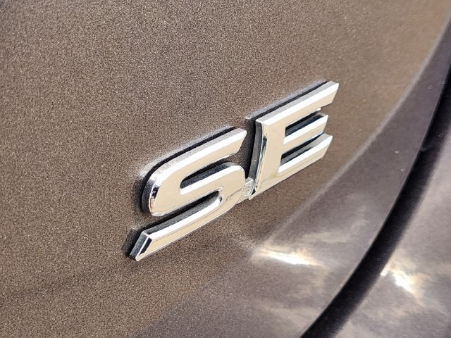 Used 2023 Toyota Camry SE FWD image 7