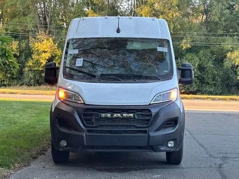 Used 2025 RAM ProMaster 2500 w/ Convenience Group image 3