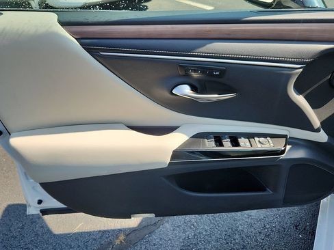 Used 2024 Lexus ES 350 w/ Premium Package FWD image 18