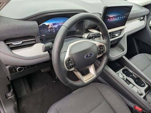 New 2026 Ford Explorer Active RWD image 9