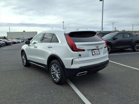 Used 2025 Cadillac XT4 Premium Luxury image 3