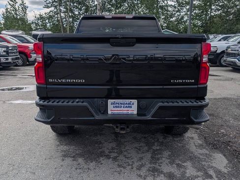 Used 2019 Chevrolet Silverado 1500 Custom w/ Custom Value Package AWD/4WD image 4