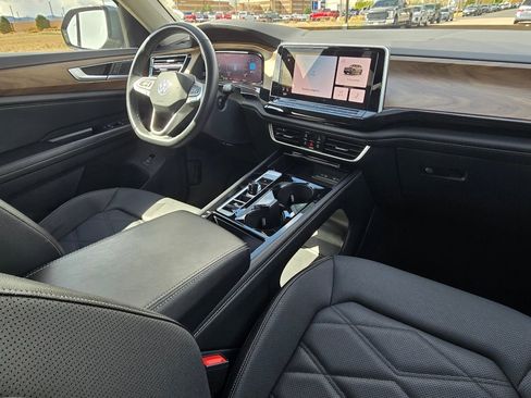 Used 2024 Volkswagen Atlas SE image 27