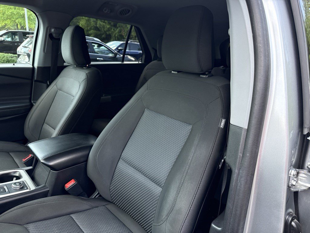 Used 2023 Ford Explorer XLT AWD/4WD image 14