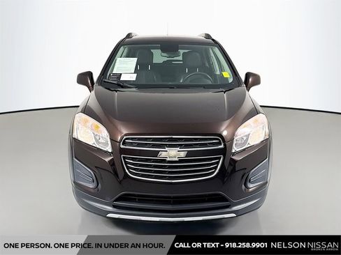 Used 2016 Chevrolet Trax LT w/ LT Convenience Package FWD image 2