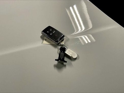 Used 2022 Land Rover Range Rover SE image 25