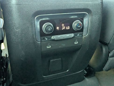 Used 2023 Chevrolet Suburban Premier image 16