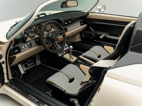 Used 1997 Porsche 911 Cabriolet image 21