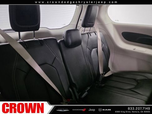 Used 2024 Chrysler Pacifica Limited FWD image 10