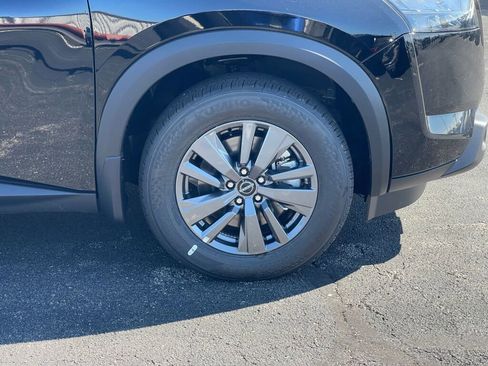 New 2025 Nissan Pathfinder SV w/ Black Appearance Package image 18