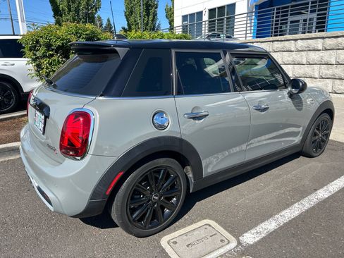 Used 2019 MINI Cooper S w/ Signature Upholstery Package FWD image 4