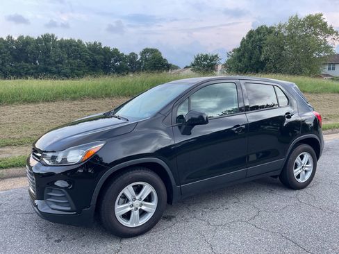 Used 2020 Chevrolet Trax LS w/ Tint and Cruise Package image 3