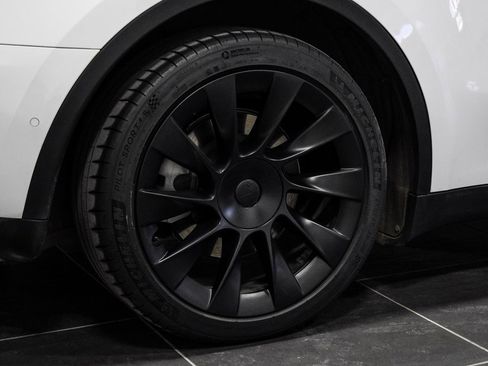 Used 2022 Tesla Model Y Long Range image 60