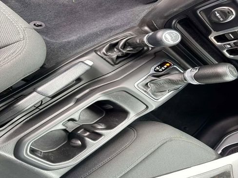 Used 2022 Jeep Wrangler Unlimited Sport image 29