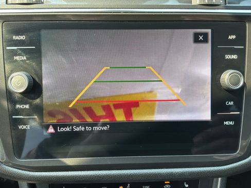 Used 2023 Volkswagen Tiguan SE FWD image 25