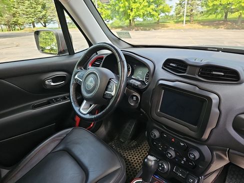 Used 2019 Jeep Renegade Trailhawk AWD/4WD image 15