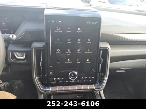 Used 2025 GMC Yukon AT4 w/ AT4 Premium Plus Package image 7