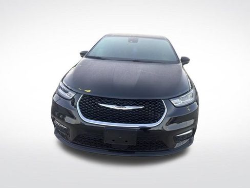 Used 2025 Chrysler Pacifica Select FWD image 9