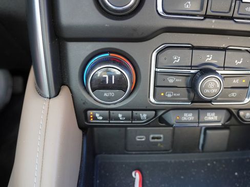 Used 2021 Chevrolet Suburban Premier w/ Premium Package image 7