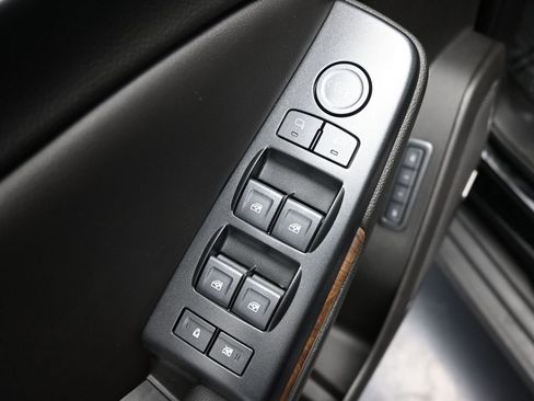 Used 2019 Chevrolet Suburban LT AWD/4WD image 21