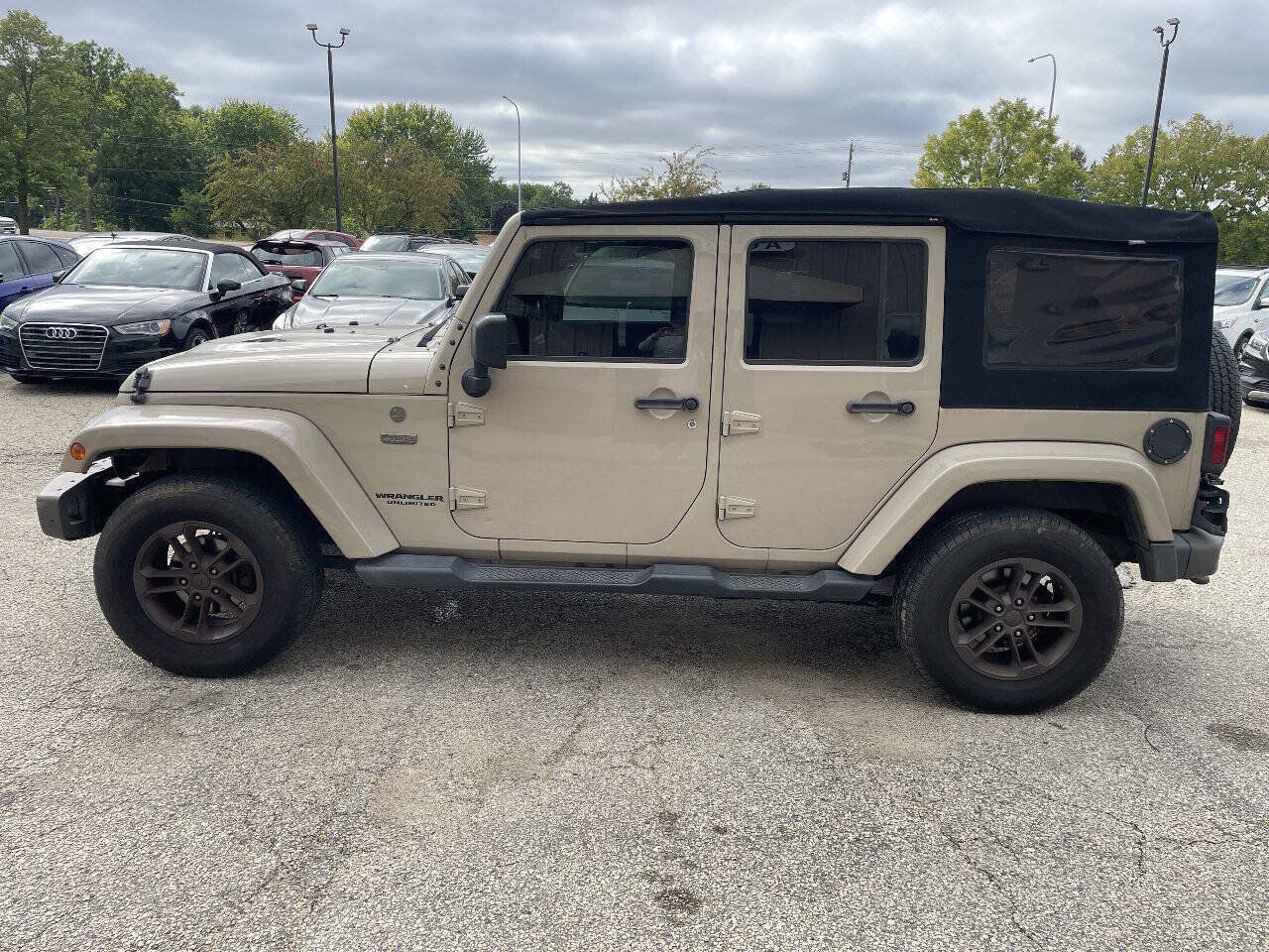 Used 2016 Jeep Wrangler Unlimited Sahara AWD/4WD image 6