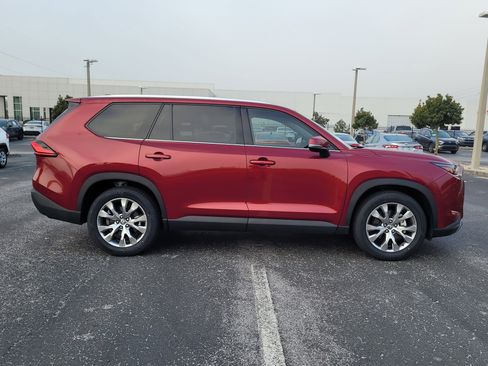 Certified 2024 Toyota Grand Highlander Limited image 8