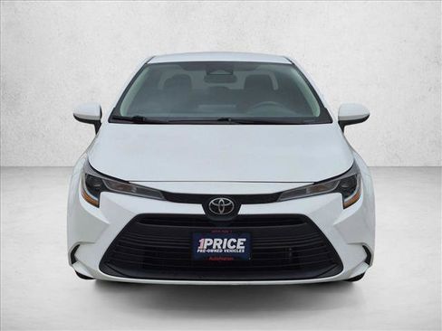 Used 2023 Toyota Corolla LE FWD image 2