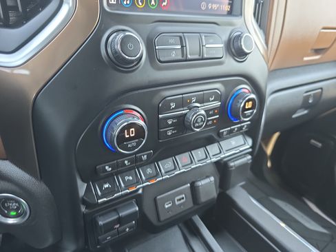 Used 2020 Chevrolet Silverado 1500 High Country w/ Technology Package AWD/4WD image 22