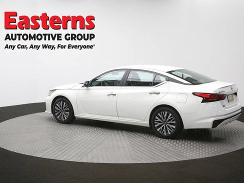 Used 2025 Nissan Altima 2.5 SV FWD image 60