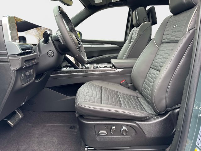 Certified 2025 Cadillac Escalade V w/ LPO, Floor Liner Package AWD/4WD image 20
