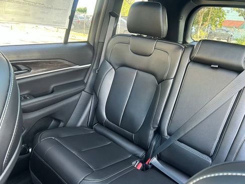 New 2025 Jeep Grand Cherokee Limited image 12