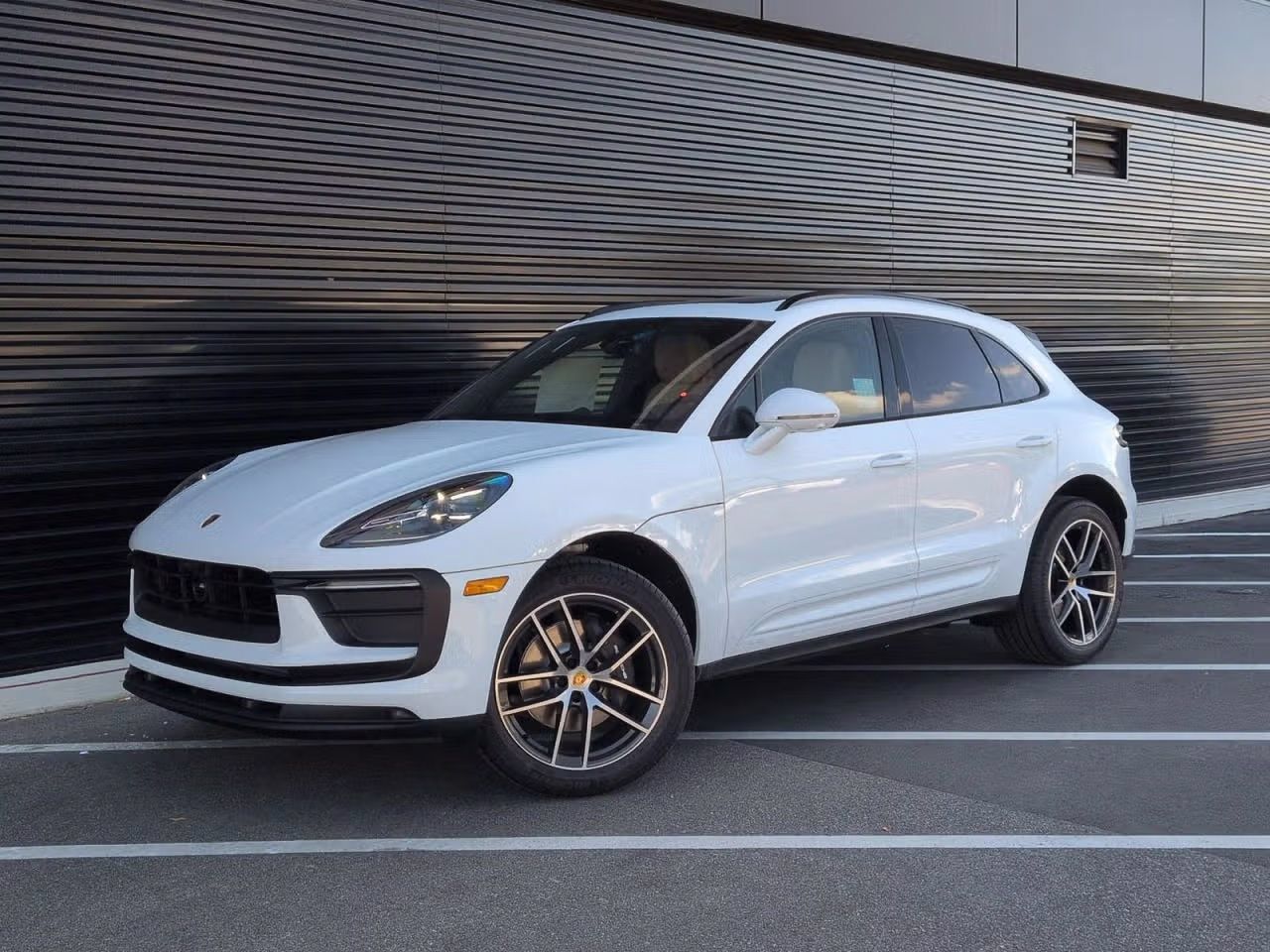 Certified 2026 Porsche Macan AWD/4WD image 1