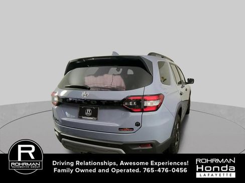 Used 2024 Honda Pilot TrailSport image 8