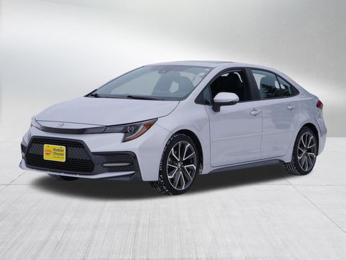 Used 2022 Toyota Corolla XSE image 3