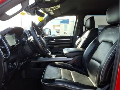 Used 2024 RAM 1500 Laramie AWD/4WD image 7