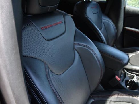 Used 2022 Jeep Cherokee Trailhawk image 22