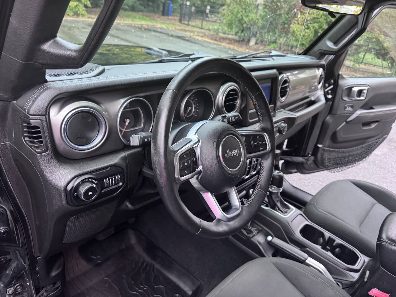 Used 2018 Jeep Wrangler Unlimited Sahara w/ Cold Weather Group AWD/4WD image 26