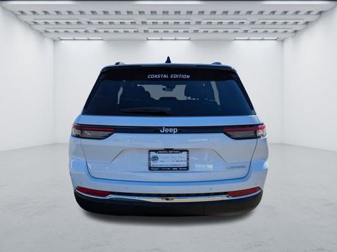 New 2025 Jeep Grand Cherokee Laredo RWD image 5
