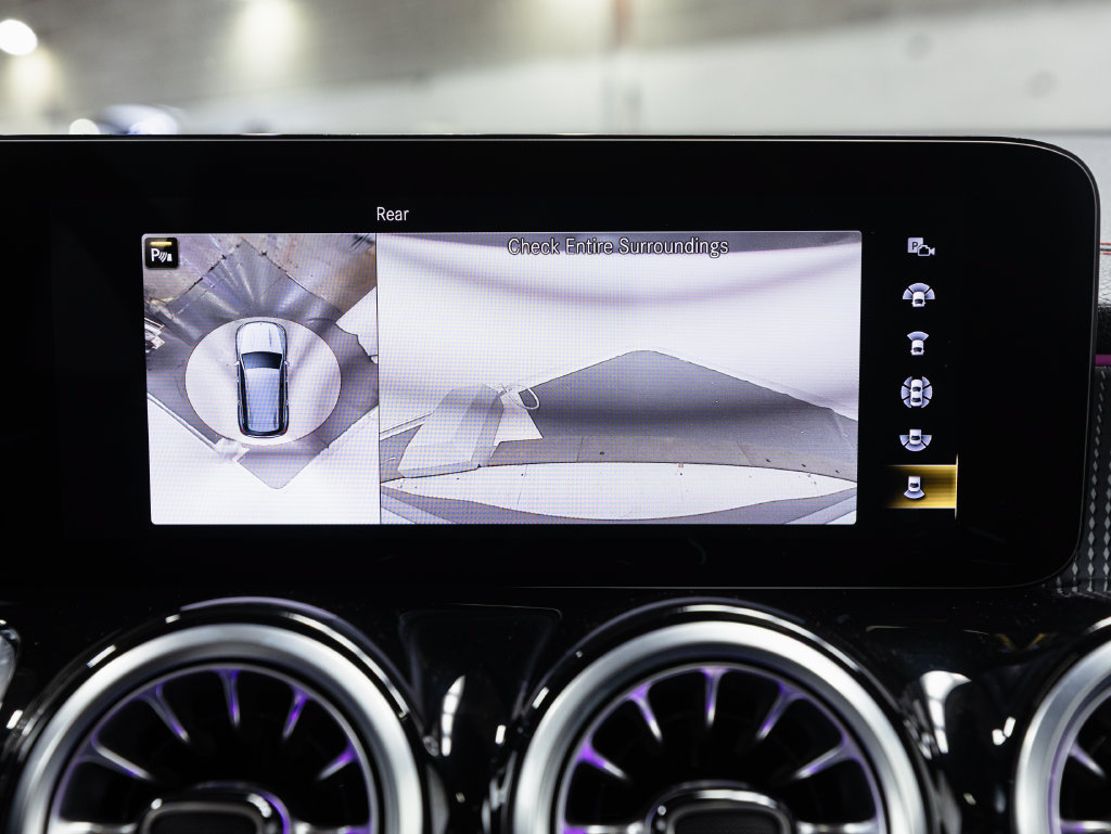Used 2023 Mercedes-Benz EQB 300 4MATIC image 17