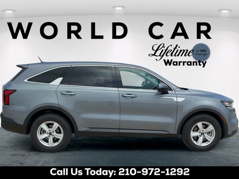 Used 2023 Kia Sorento LX FWD image 2