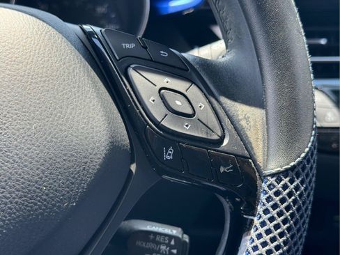 Used 2021 Toyota C-HR XLE FWD image 21