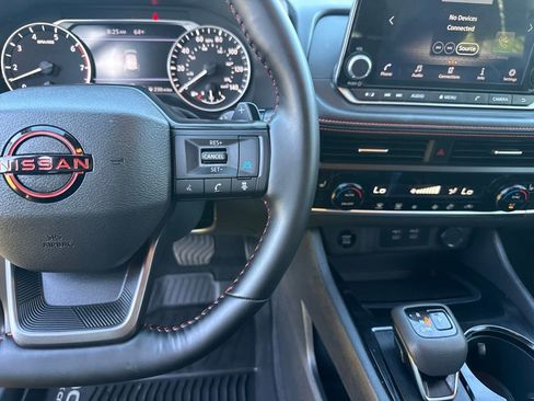 Used 2025 Nissan Rogue SV image 21